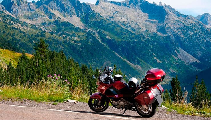 Consejos para viajar en moto en verano